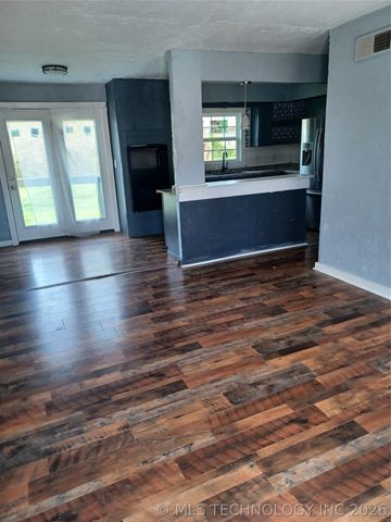 809 E 52nd Street North N, Tulsa, OK 74126