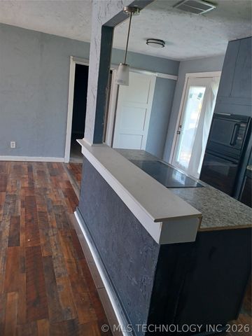 809 E 52nd Street North N, Tulsa, OK 74126