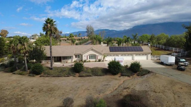 30540 Palomar Vista Dr, Valley Center, CA 92082