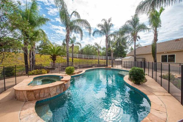 30540 Palomar Vista Dr, Valley Center, CA 92082