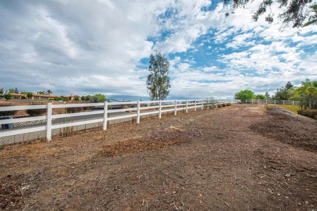 30540 Palomar Vista Dr, Valley Center, CA 92082