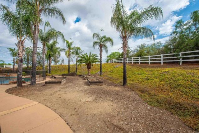 30540 Palomar Vista Dr, Valley Center, CA 92082