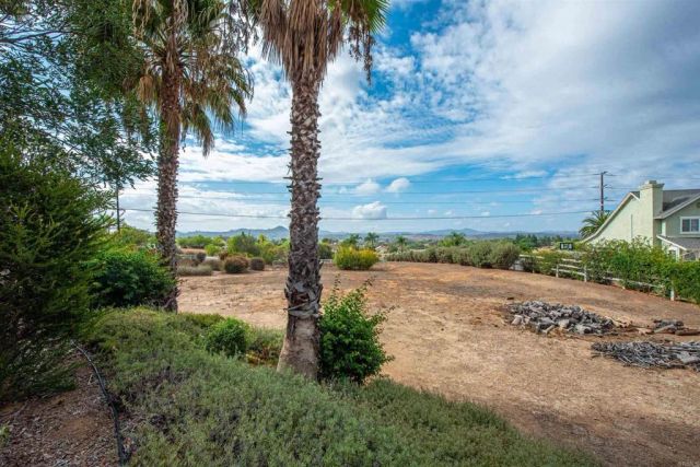 30540 Palomar Vista Dr, Valley Center, CA 92082