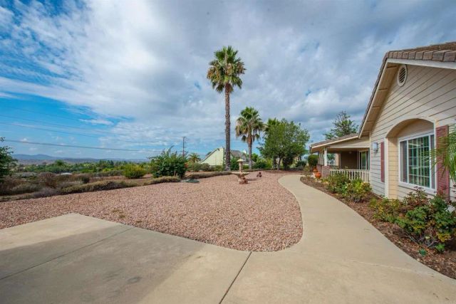 30540 Palomar Vista Dr, Valley Center, CA 92082
