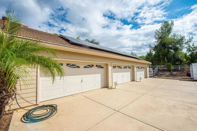 30540 Palomar Vista Dr, Valley Center, CA 92082