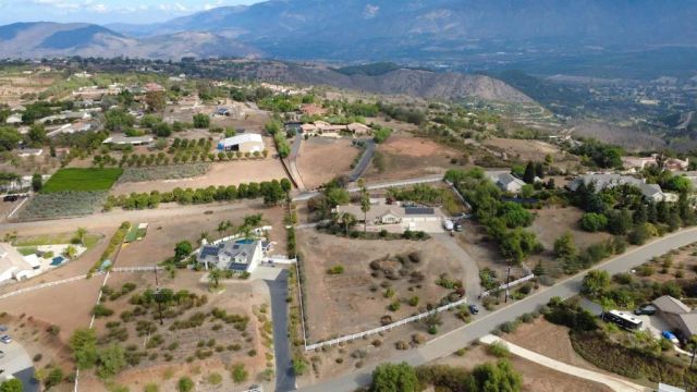 30540 Palomar Vista Dr, Valley Center, CA 92082