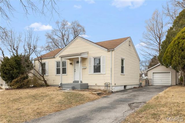 195 Saint Luke Drive, Florissant, MO 63031