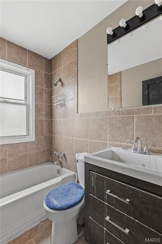 195 Saint Luke Drive, Florissant, MO 63031