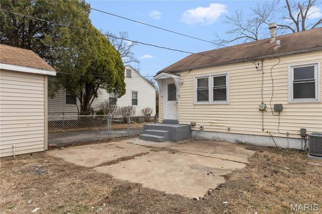 195 Saint Luke Drive, Florissant, MO 63031