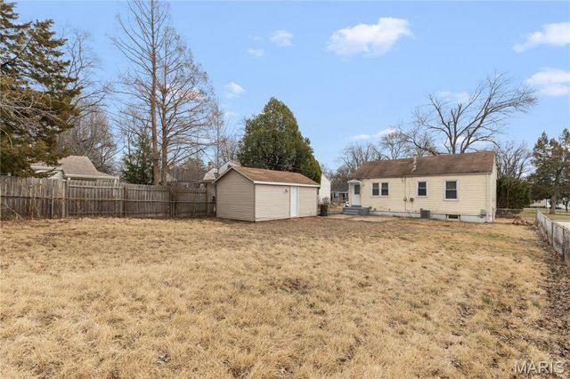 195 Saint Luke Drive, Florissant, MO 63031