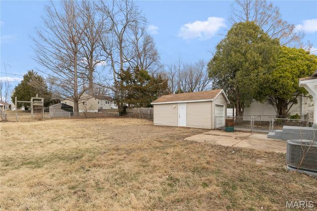 195 Saint Luke Drive, Florissant, MO 63031