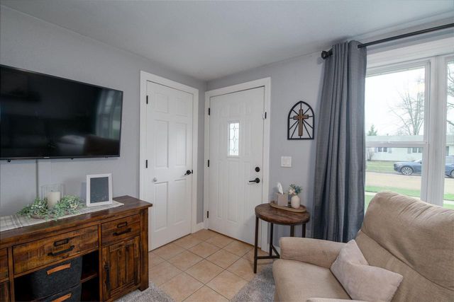 1045 MELISSA STREET, Menasha, WI 54952