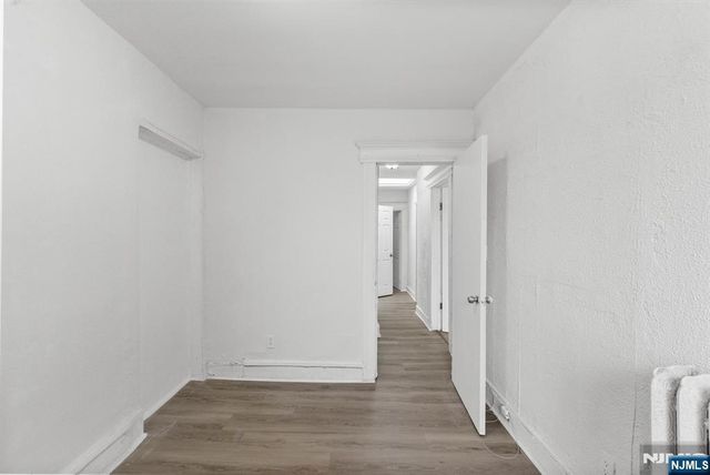 212 11th Street, Newark, NJ 07107
