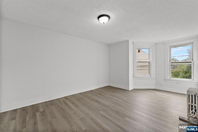212 11th Street, Newark, NJ 07107