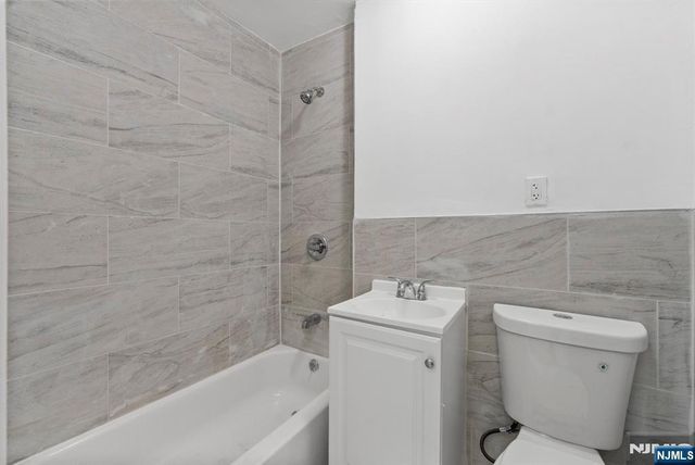 212 11th Street, Newark, NJ 07107