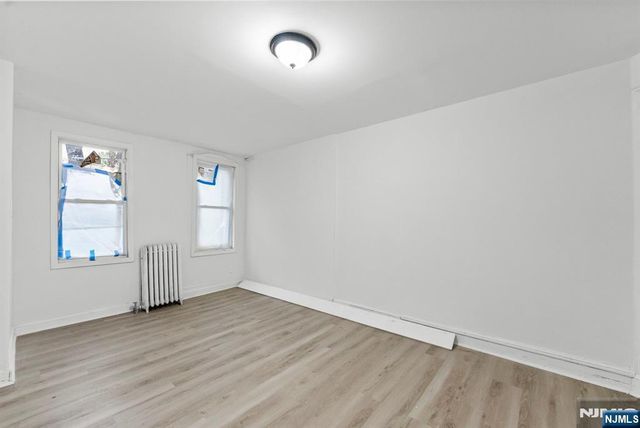 212 11th Street, Newark, NJ 07107