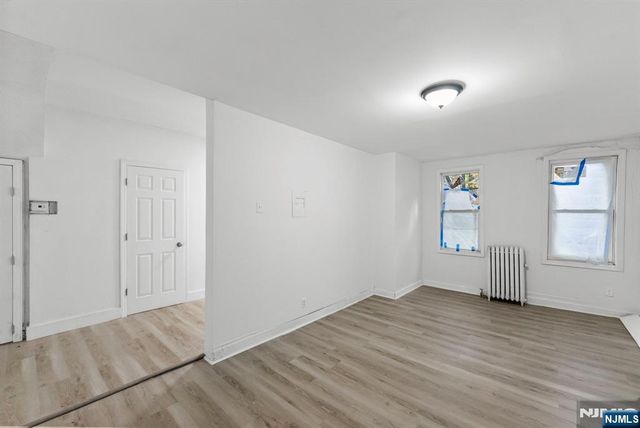 212 11th Street, Newark, NJ 07107