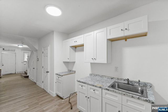 212 11th Street, Newark, NJ 07107
