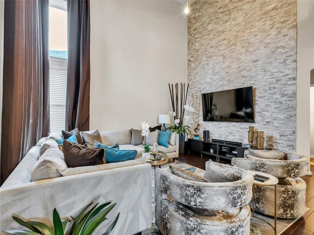 6530 Hunters Creek Lane, Baytown, TX 77521