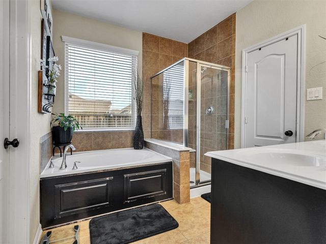 6530 Hunters Creek Lane, Baytown, TX 77521