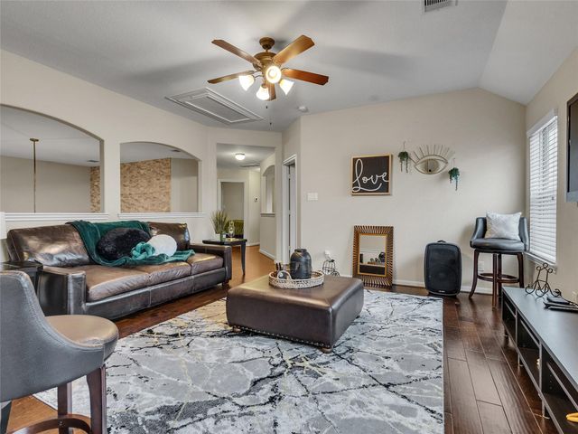 6530 Hunters Creek Lane, Baytown, TX 77521