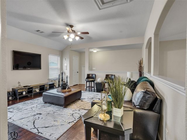 6530 Hunters Creek Lane, Baytown, TX 77521