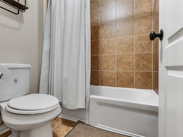 6530 Hunters Creek Lane, Baytown, TX 77521