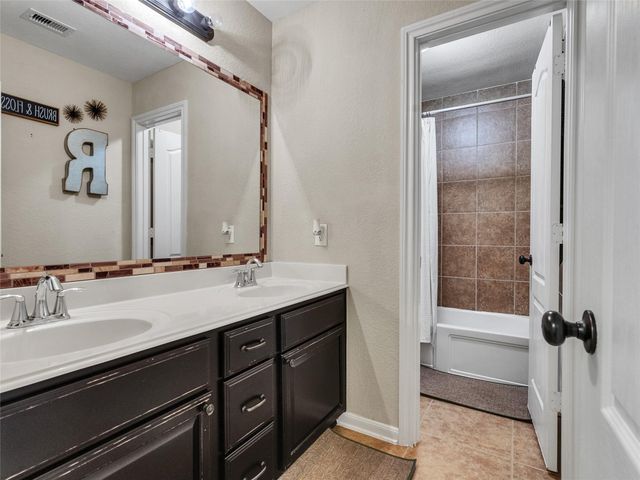 6530 Hunters Creek Lane, Baytown, TX 77521