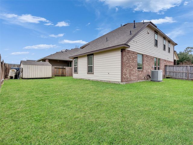 6530 Hunters Creek Lane, Baytown, TX 77521