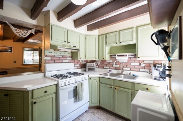 1053 S Main St, Phillipsburg Town, NJ 08865
