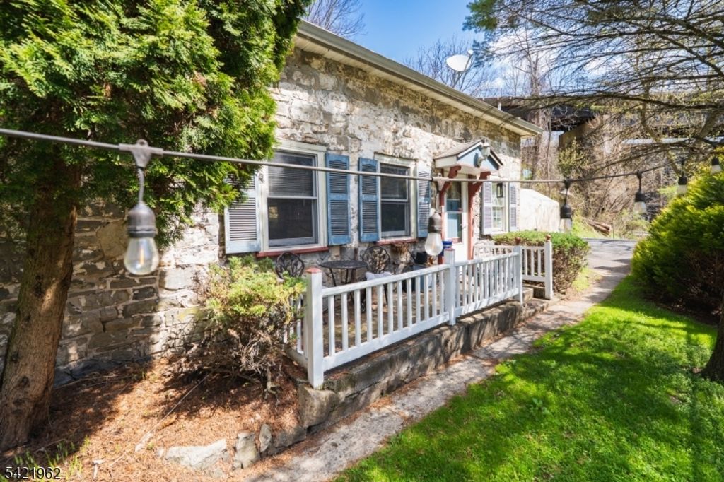 1053 S Main St, Phillipsburg Town, NJ 08865