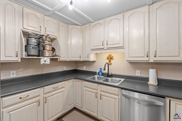 181 Kewanee Drive, Byron, GA 31008