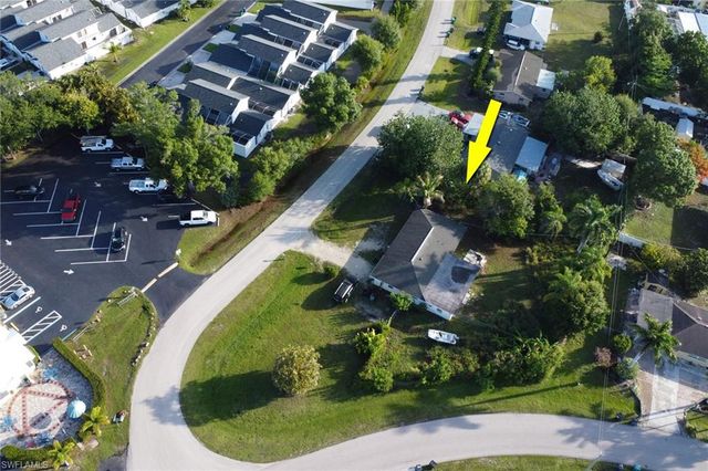 6701 Fiesta LN, Fort Myers, FL 33919
