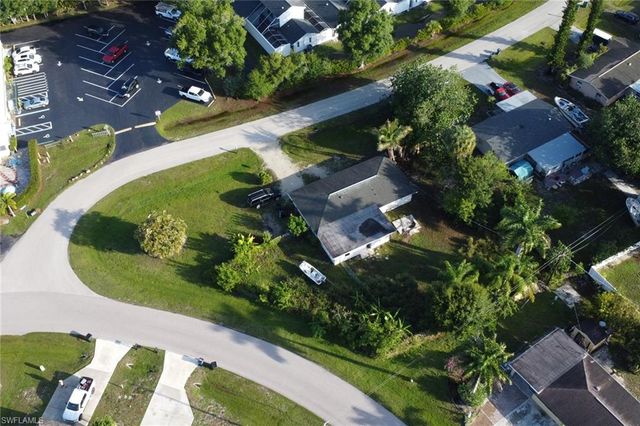 6701 Fiesta LN, Fort Myers, FL 33919
