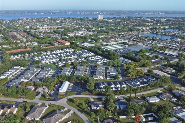6701 Fiesta LN, Fort Myers, FL 33919