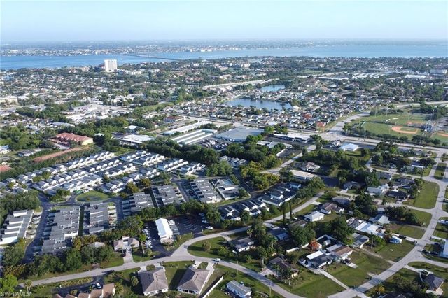 6701 Fiesta LN, Fort Myers, FL 33919