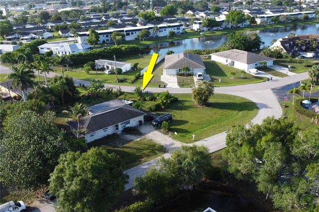 6701 Fiesta LN, Fort Myers, FL 33919