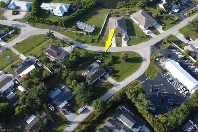 6701 Fiesta LN, Fort Myers, FL 33919