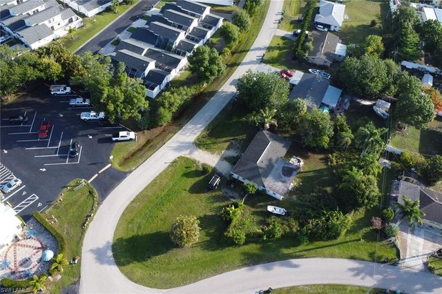 6701 Fiesta LN, Fort Myers, FL 33919