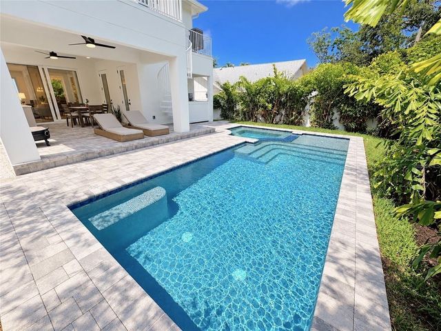 1647 SIESTA DRIVE, Sarasota, FL 34239