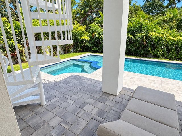 1647 SIESTA DRIVE, Sarasota, FL 34239