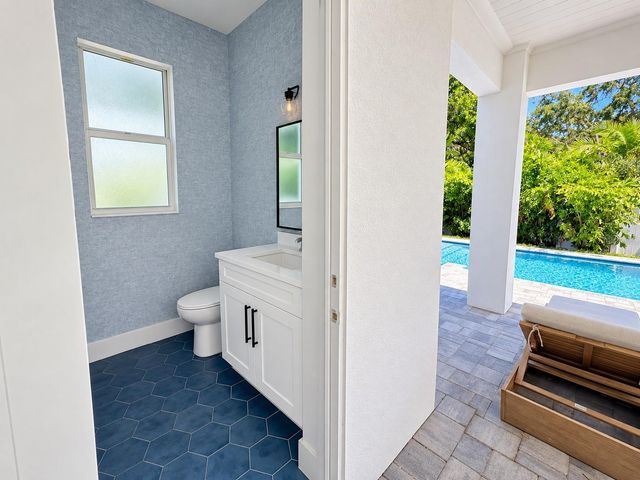 1647 SIESTA DRIVE, Sarasota, FL 34239