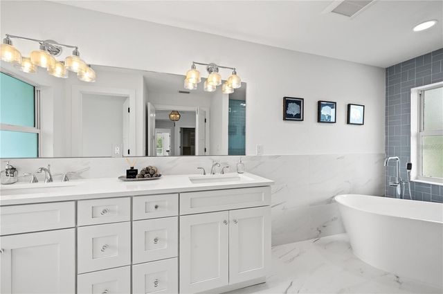 1647 SIESTA DRIVE, Sarasota, FL 34239