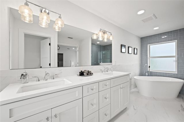 1647 SIESTA DRIVE, Sarasota, FL 34239