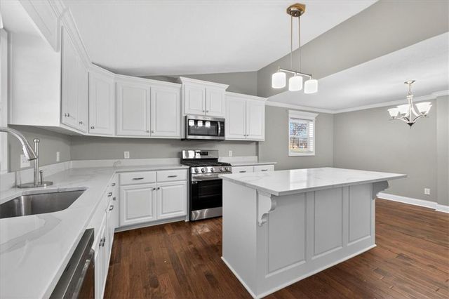 201 S Jackson Street, Spring Hill, KS 66083