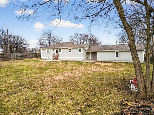 201 S Jackson Street, Spring Hill, KS 66083