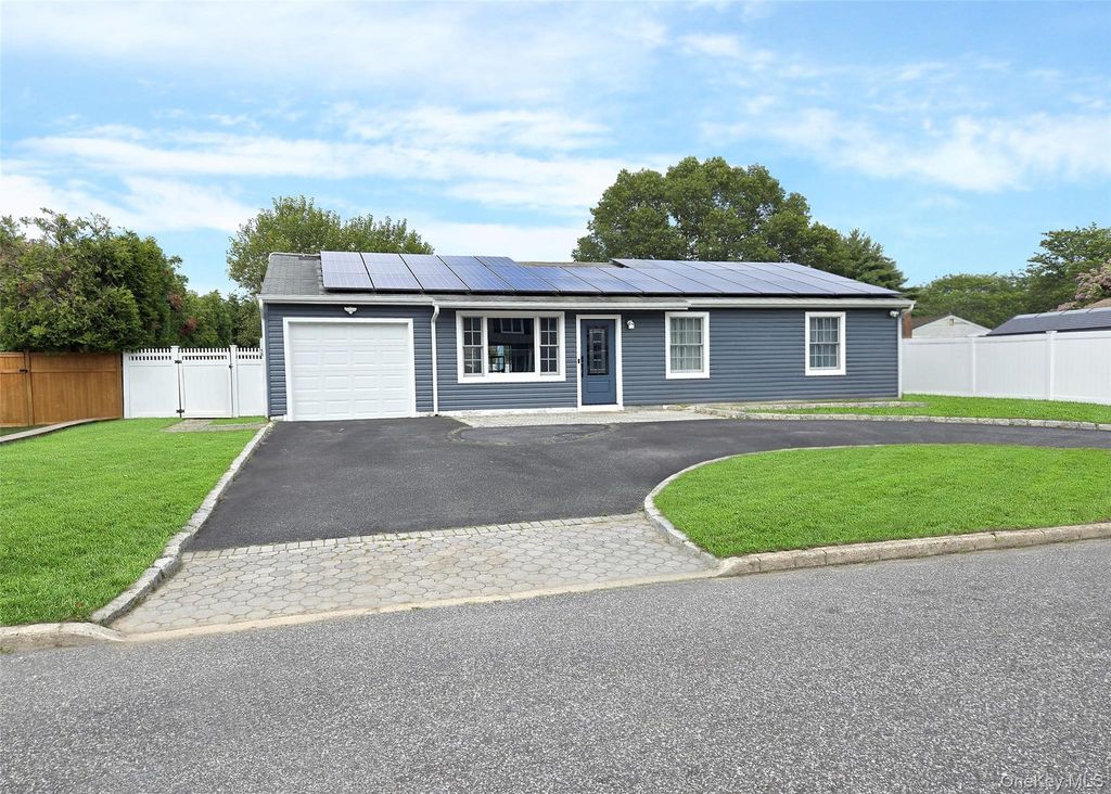 74 Glen Summer Road, Holbrook, NY 11741