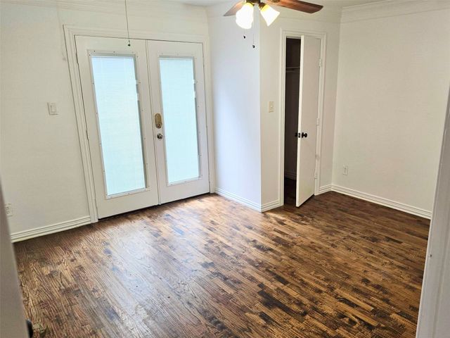 2351 Longhorn Street B, Dallas, TX 75228