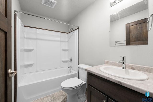 9320 W Colton St Street, Sioux Falls, SD 57106