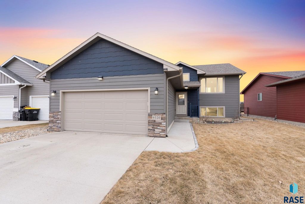 9320 W Colton St Street, Sioux Falls, SD 57106